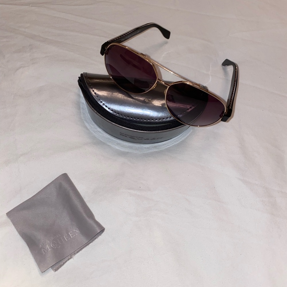 Alexander McQueen aviator sunglasses Gold and black